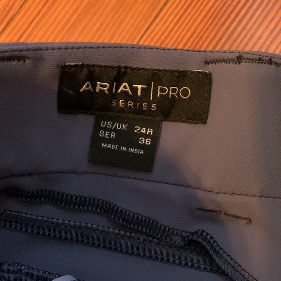 NWT Ariat riding pants. 24R. - Picture 4 of 7